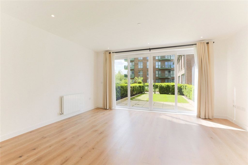 Property photo 2 of 14 Picture No. 16