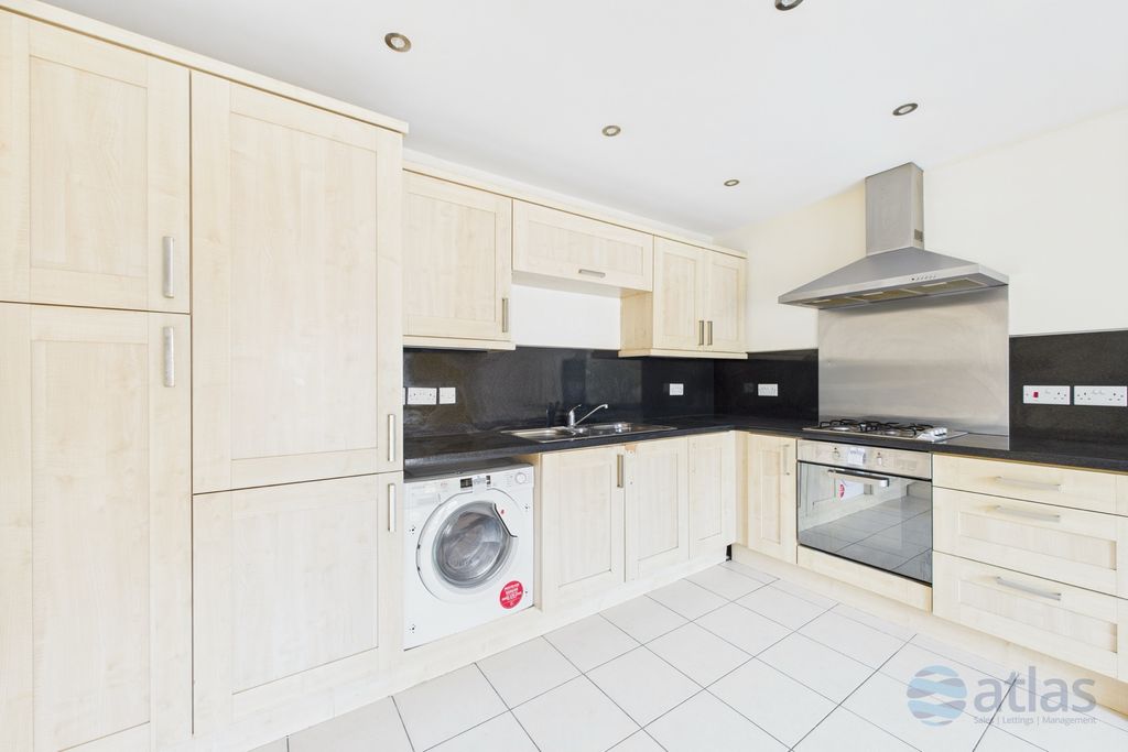 Property photo 3 of 17 Kitchen
