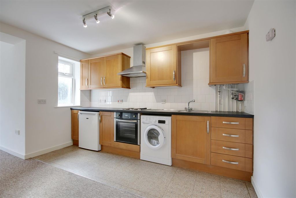 Property photo 2 of 10 Kitchen