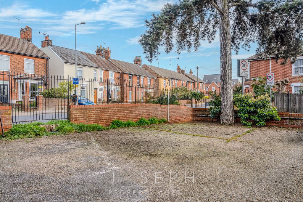 Additional image 15 of 3 bed flat for saleFoxhall Road, Ipswich IP3