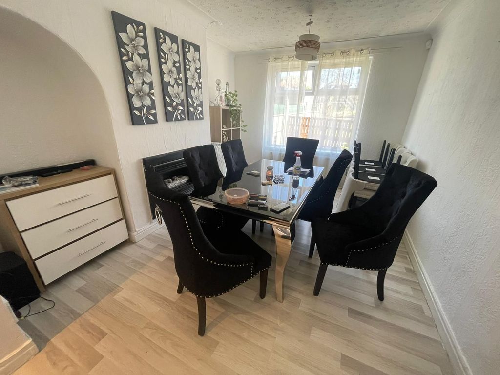 Property photo 2 of 3