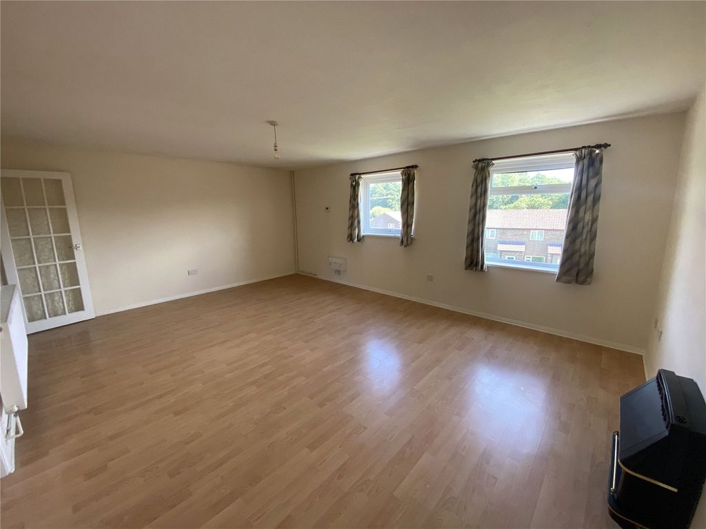 Property photo 2 of 11 Picture No. 12