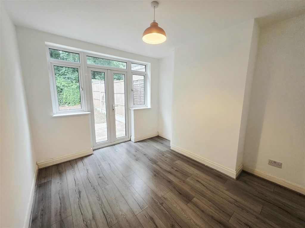 Property photo 3 of 10 Dining Room