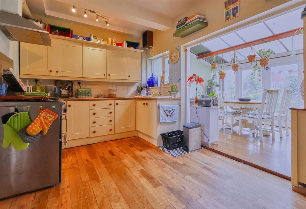 Property photo 3 of 16 Lutterworth Road Burbage_6.Jpg
