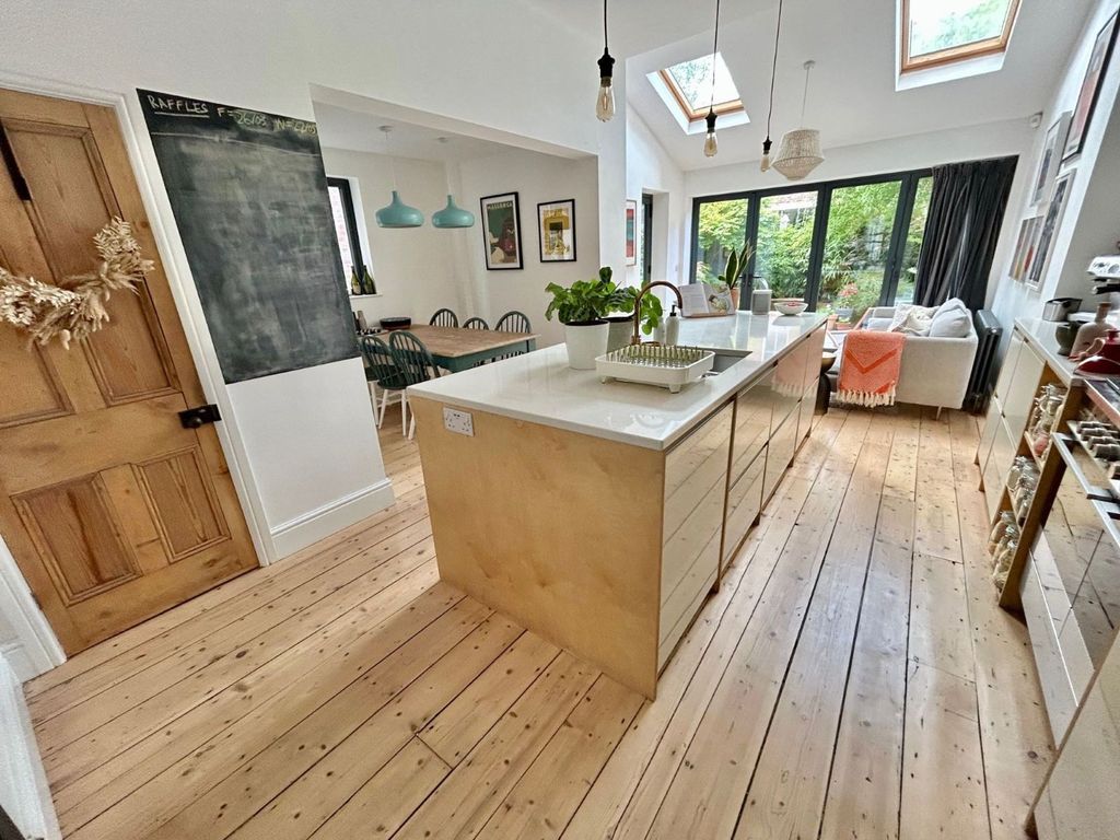 Property photo 2 of 30 Kitchen