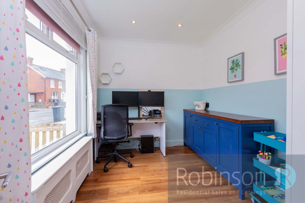Property photo 3 of 15 2 Cromwell Road-6