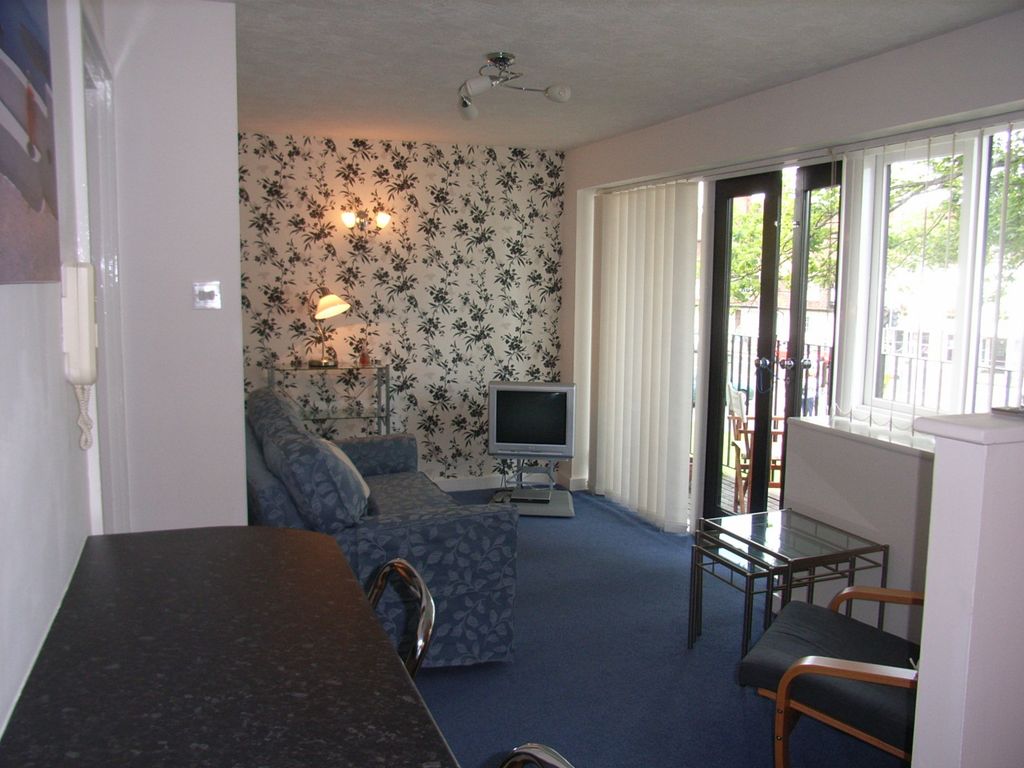 Property photo 2 of 8 Living Area
