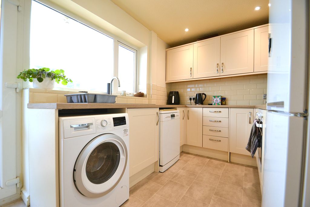Property photo 2 of 14 Kitchen 1