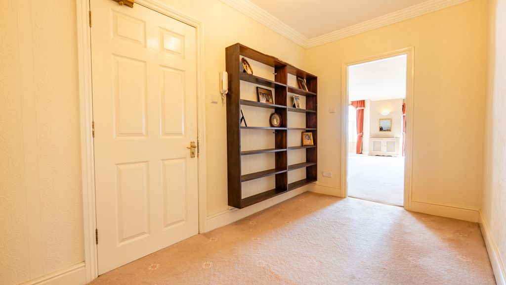 Property photo 2 of 27
