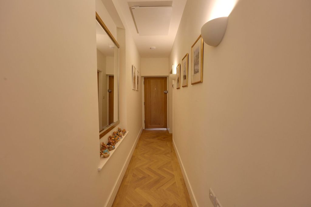 Property photo 3 of 42