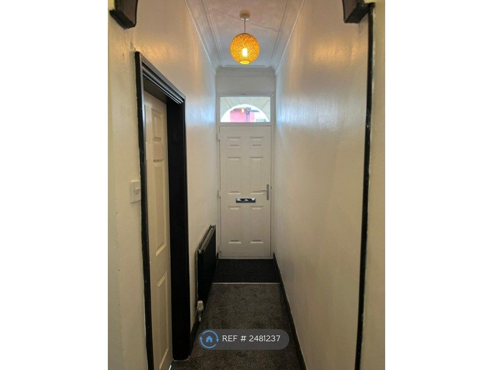 Property photo 2 of 18 Hallway