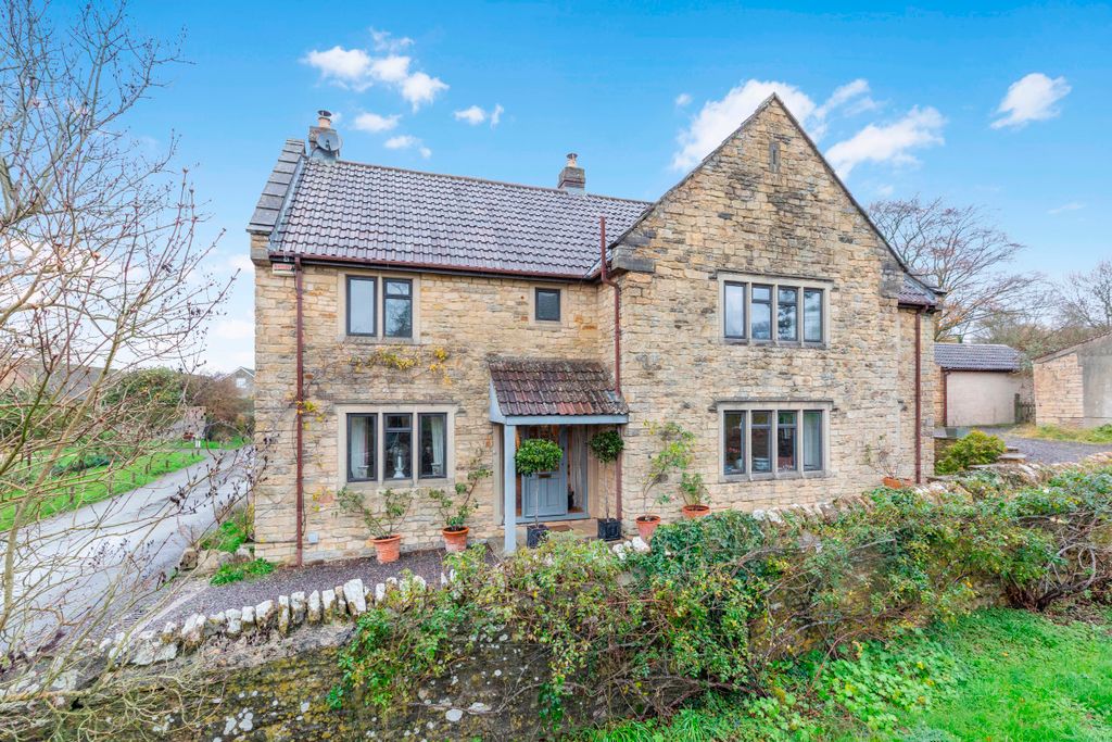 Property photo 1 of 18