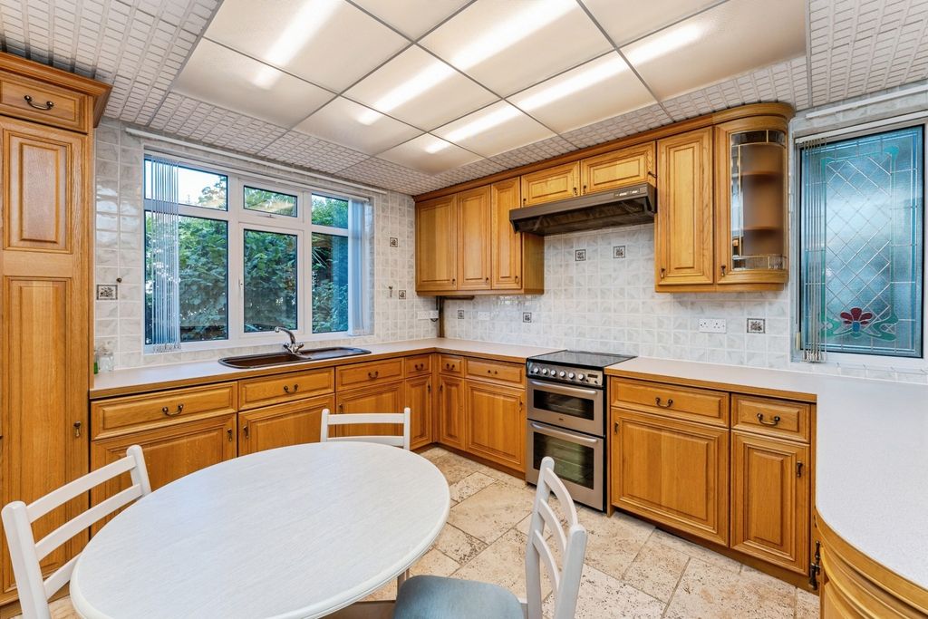 Property photo 3 of 17 Pbox-Img.Jpg
