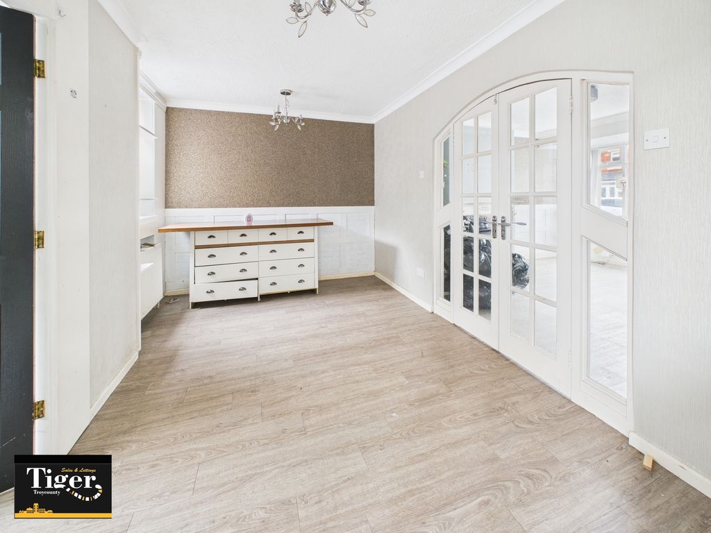 Property photo 2 of 7 Cam02176G0-Pr0730-Still002