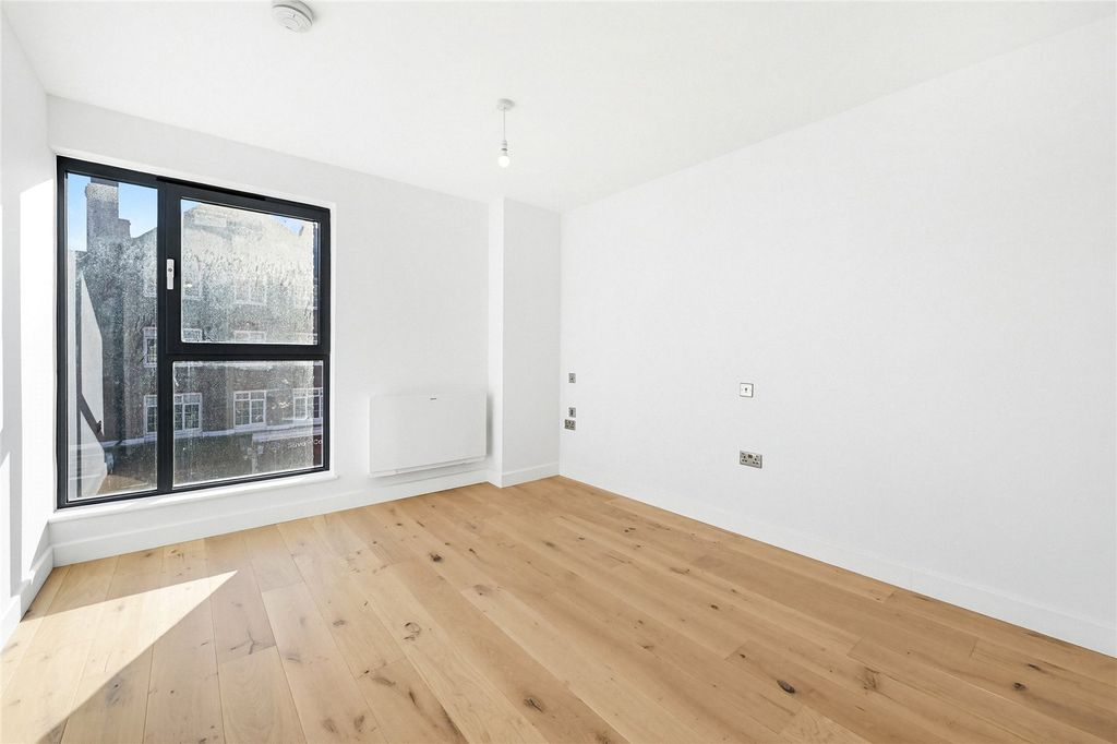 Property photo 2 of 17 Picture No. 01