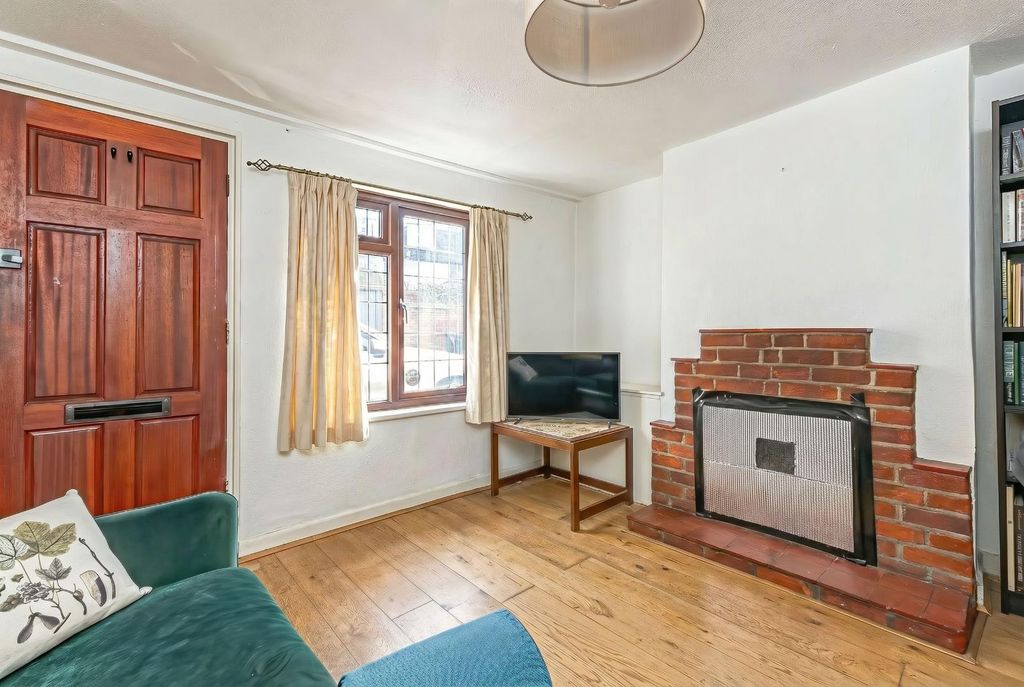 Property photo 2 of 8