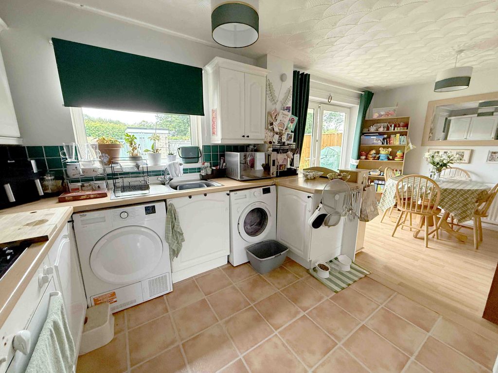 Property photo 3 of 12 Kitchen Diner