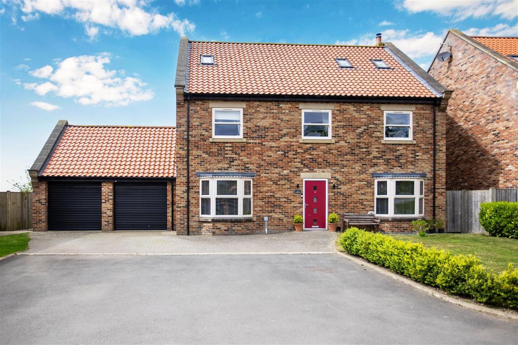 Property photo 1 of 33 Exterior