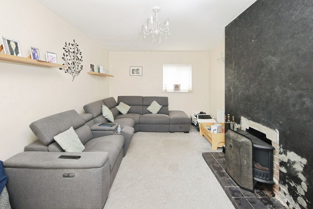 Property photo 3 of 17 Photo