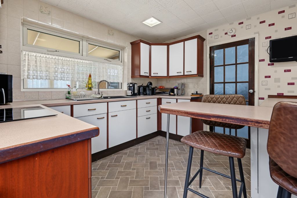 Property photo 3 of 26 5551096