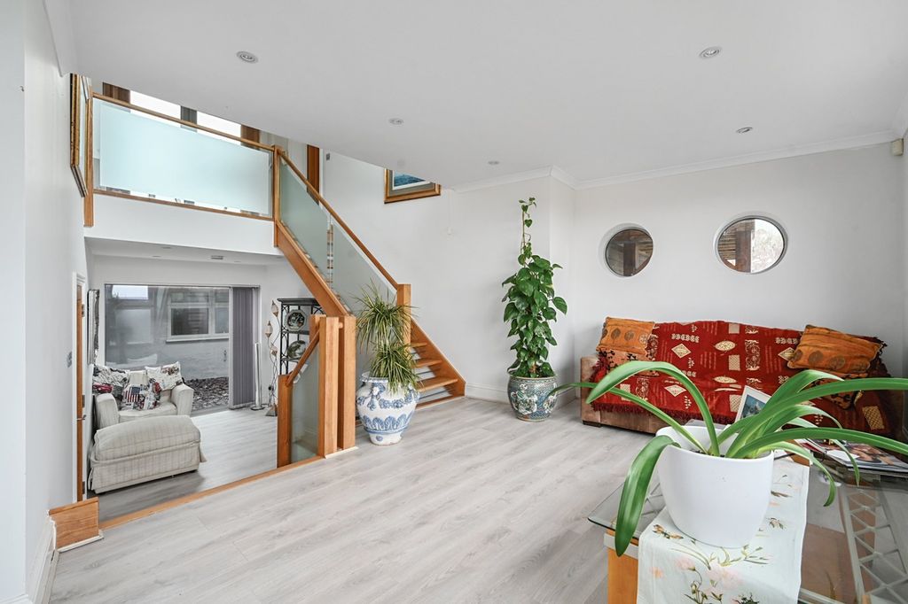 Property photo 3 of 57 Picture No. 40