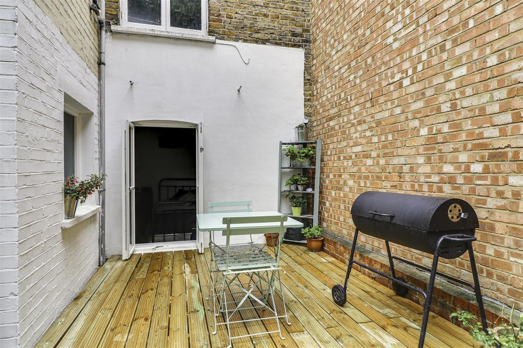 Property photo 3 of 12