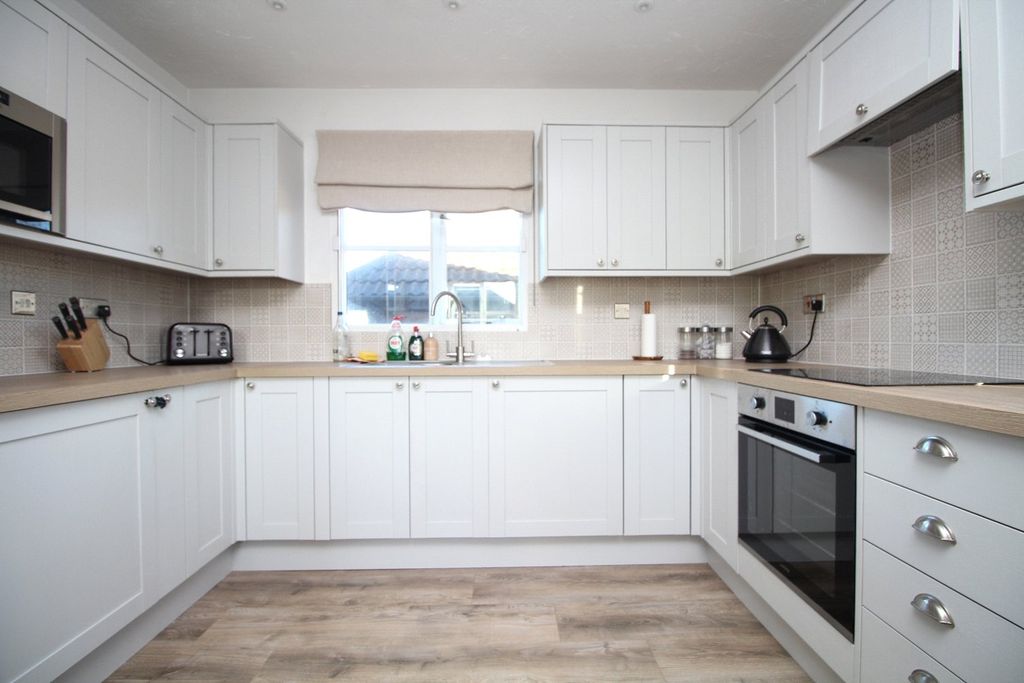 Property photo 3 of 4 Kitchen