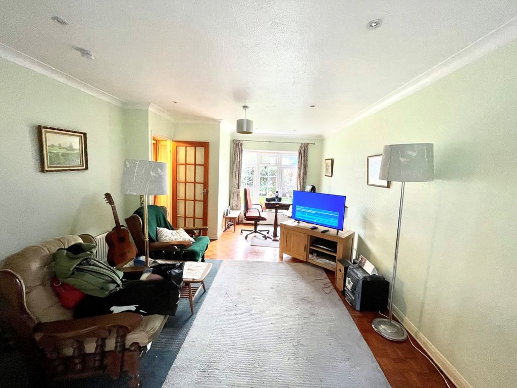 Property photo 2 of 9 Lounge