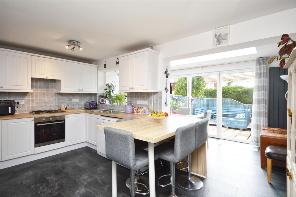 Property photo 3 of 15 Kitchen / Breakfast Room
