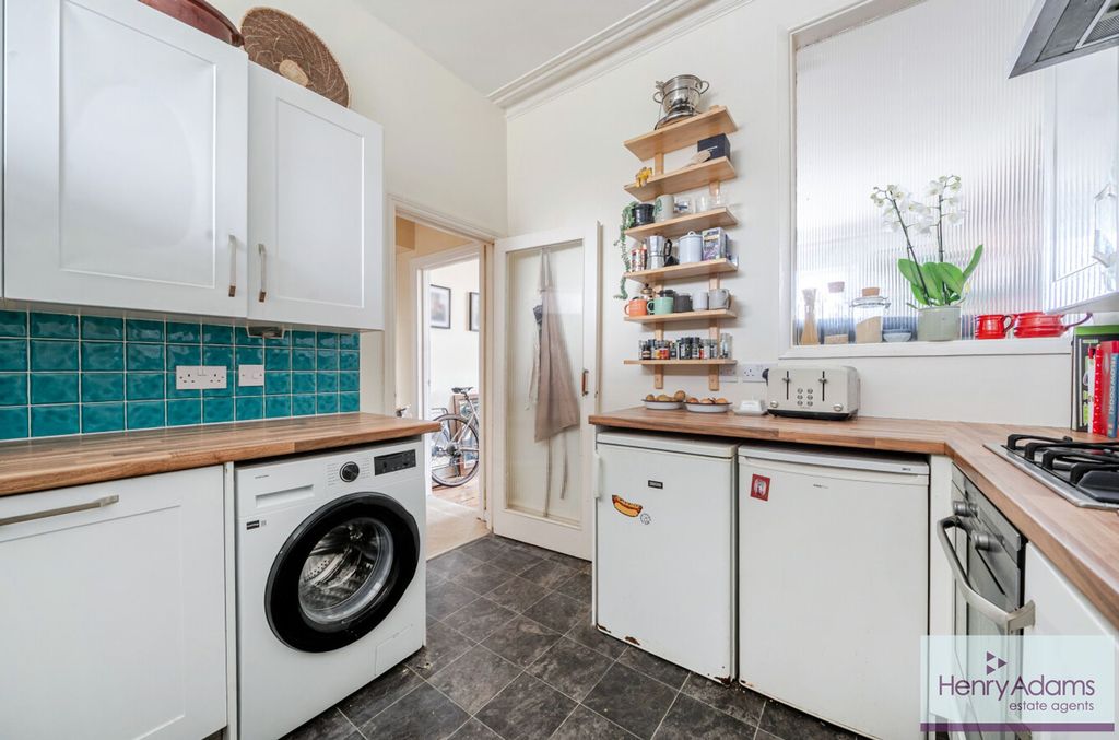 Additional image 7 of 2 bed flat for saleStation Road, Petersfield GU32