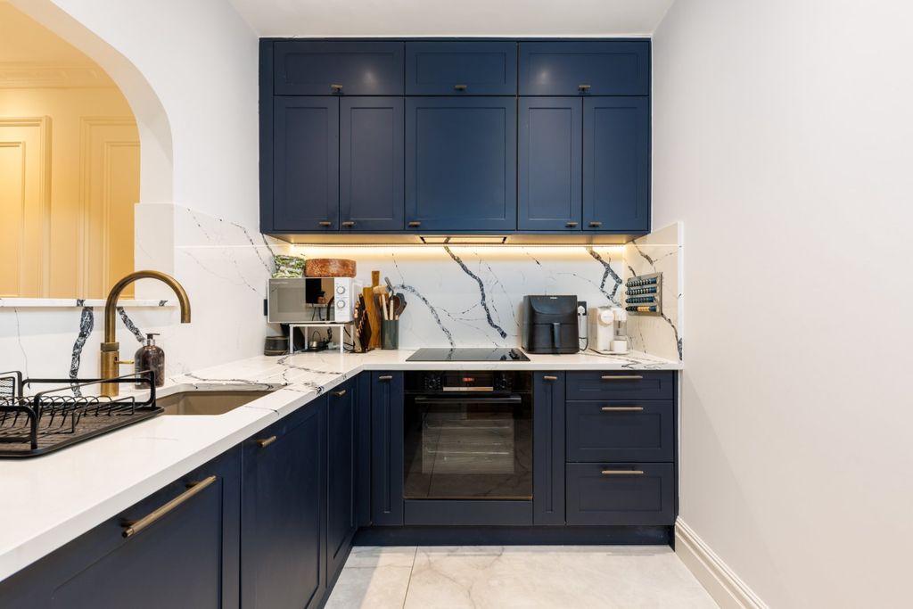 Property photo 3 of 7 Kitchen