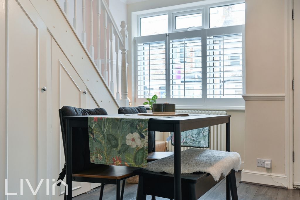 Property photo 3 of 17 9