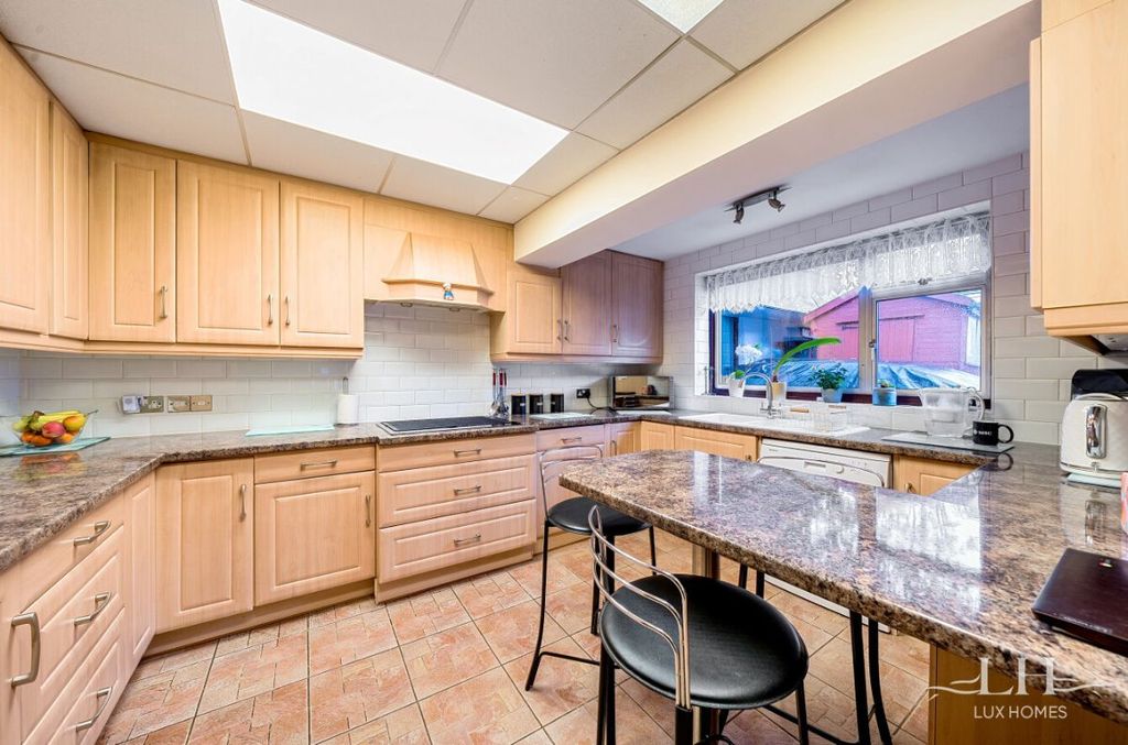 Property photo 2 of 23