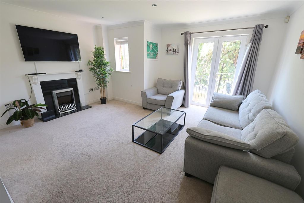Property photo 3 of 25 CC Lounge iii.Jpg