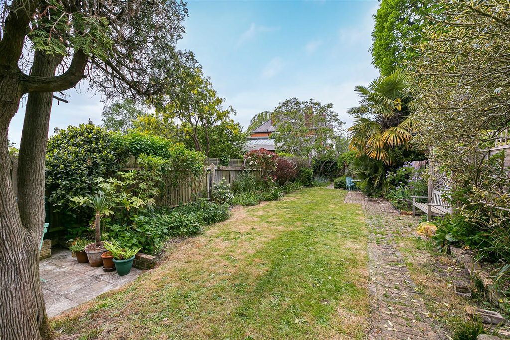 Property photo 2 of 30