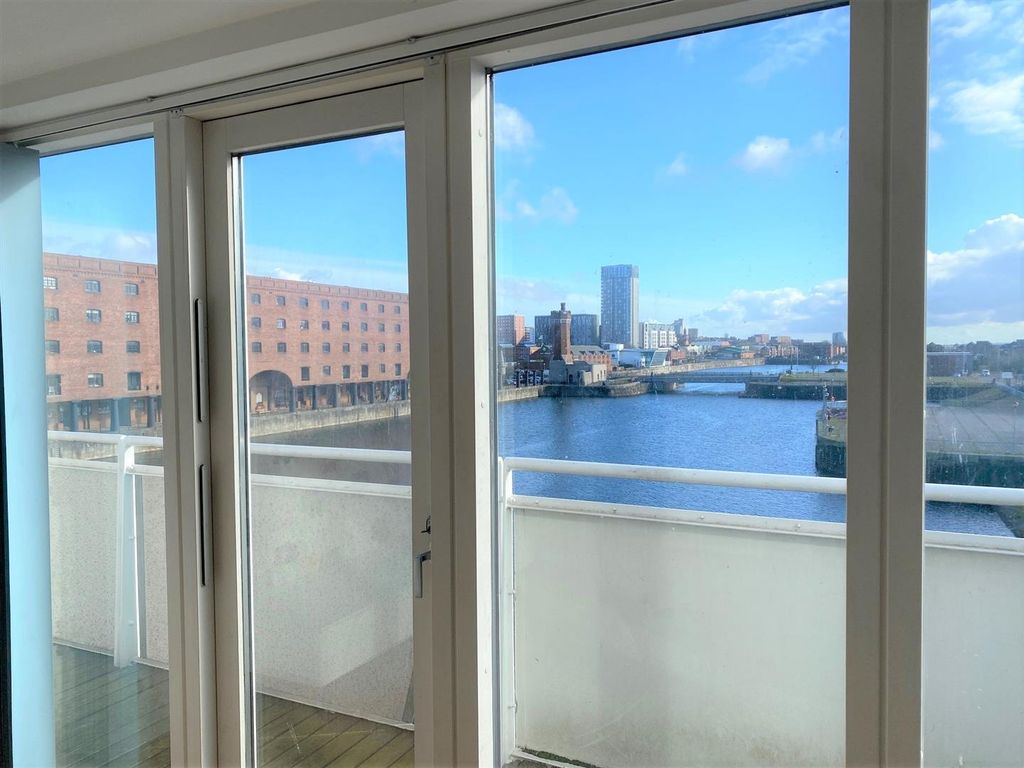 Property photo 2 of 11 Balcony