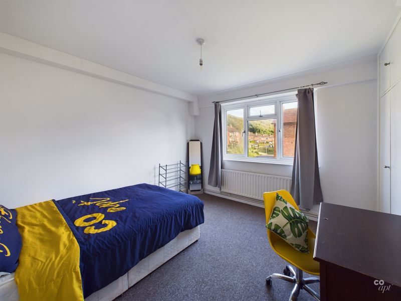 Property photo 2 of 9 Bed 1