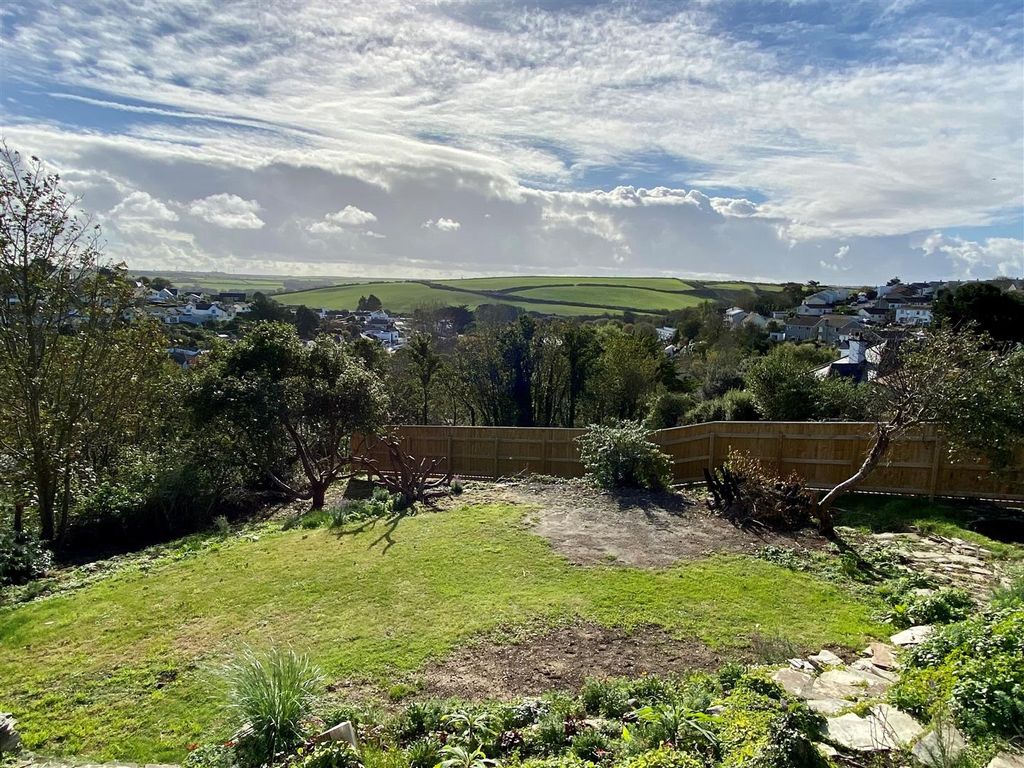 Property photo 2 of 10 14 Headleigh Road View