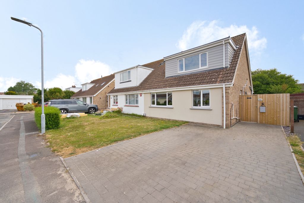 Property photo 1 of 29 3 Bed Semi-Detached House For Sale