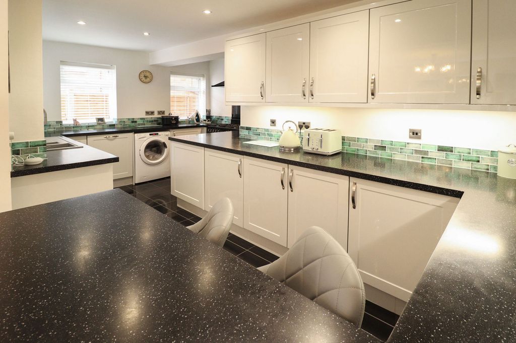 Property photo 2 of 18 Picture No. 05