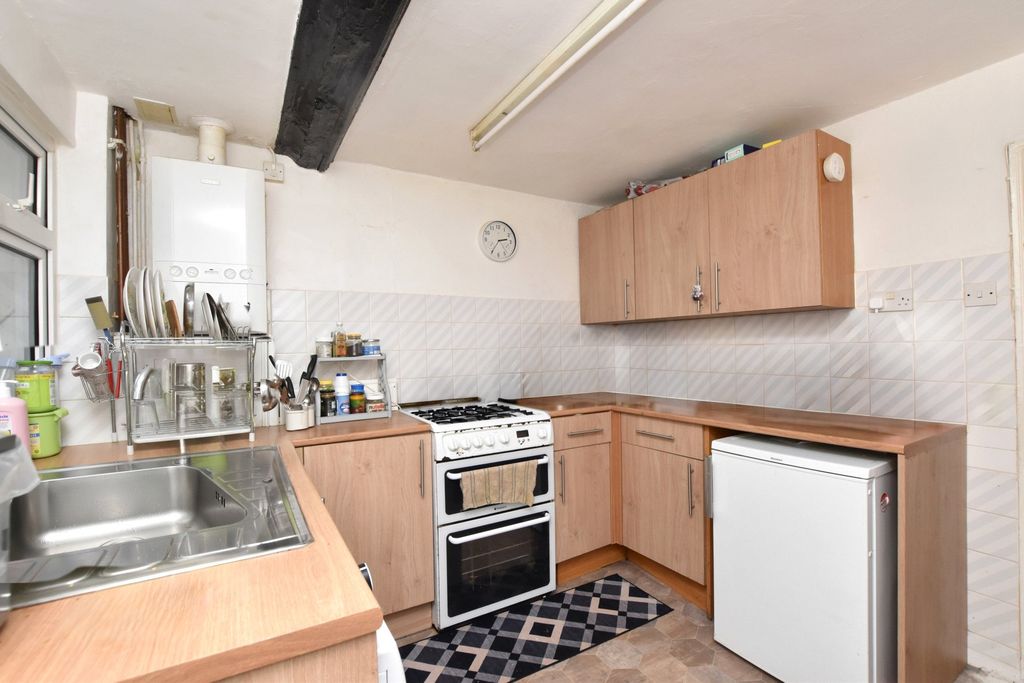 Property photo 3 of 12 Kitchen