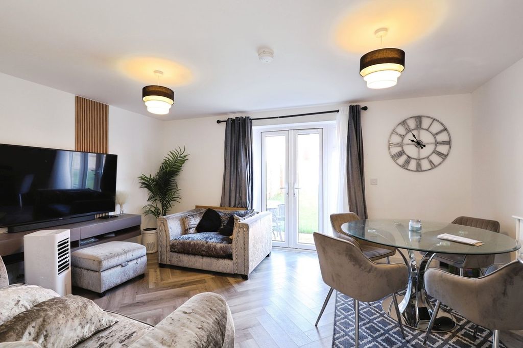 Property photo 3 of 17