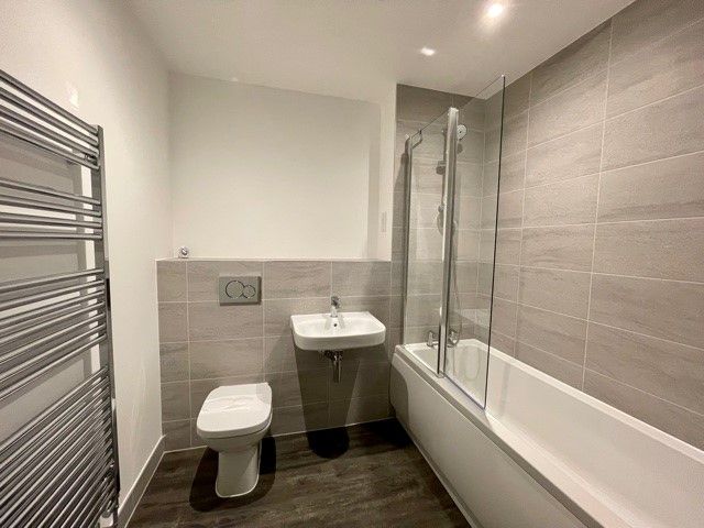 Property photo 3 of 10 Bathroom