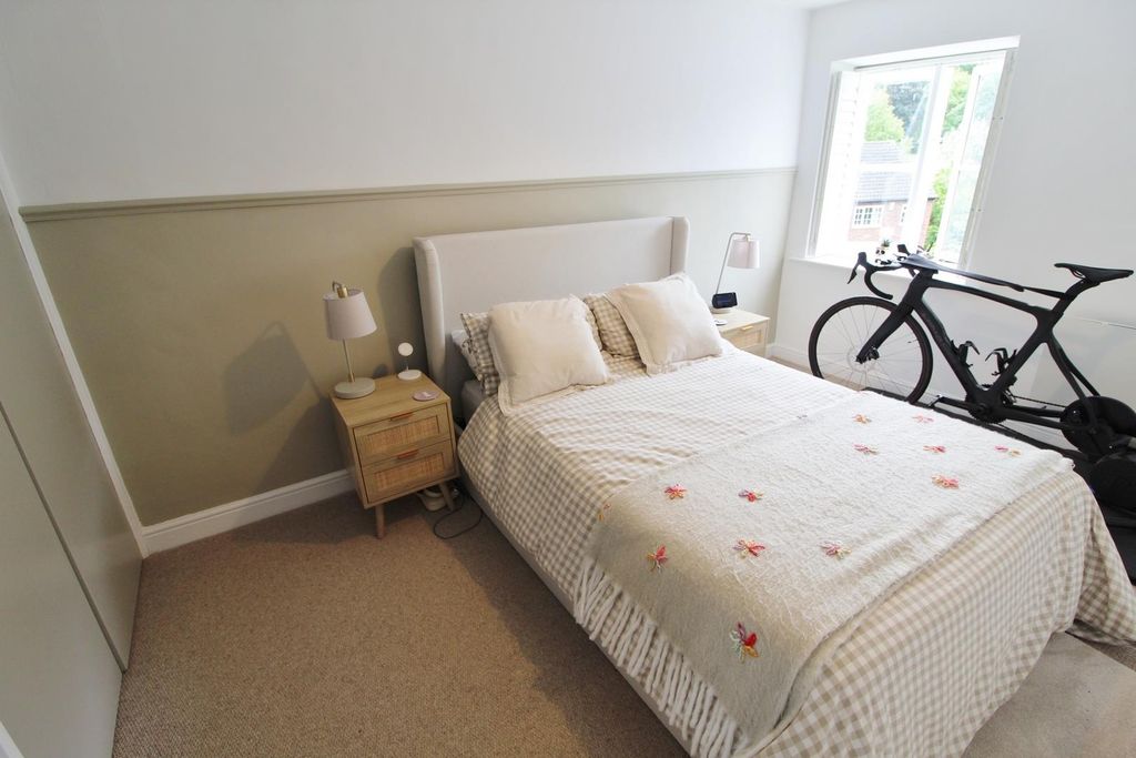 Property photo 3 of 6 Bedroom