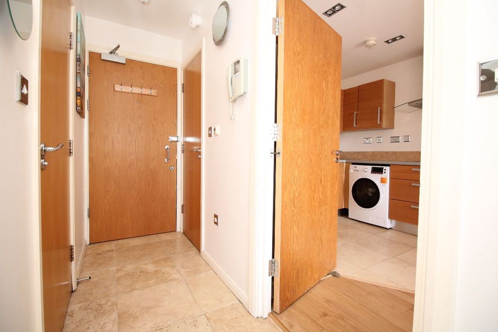 Additional image 10 of 1 bed flat to rentCity Tower, Limeharbour, Canary Wharf E14
