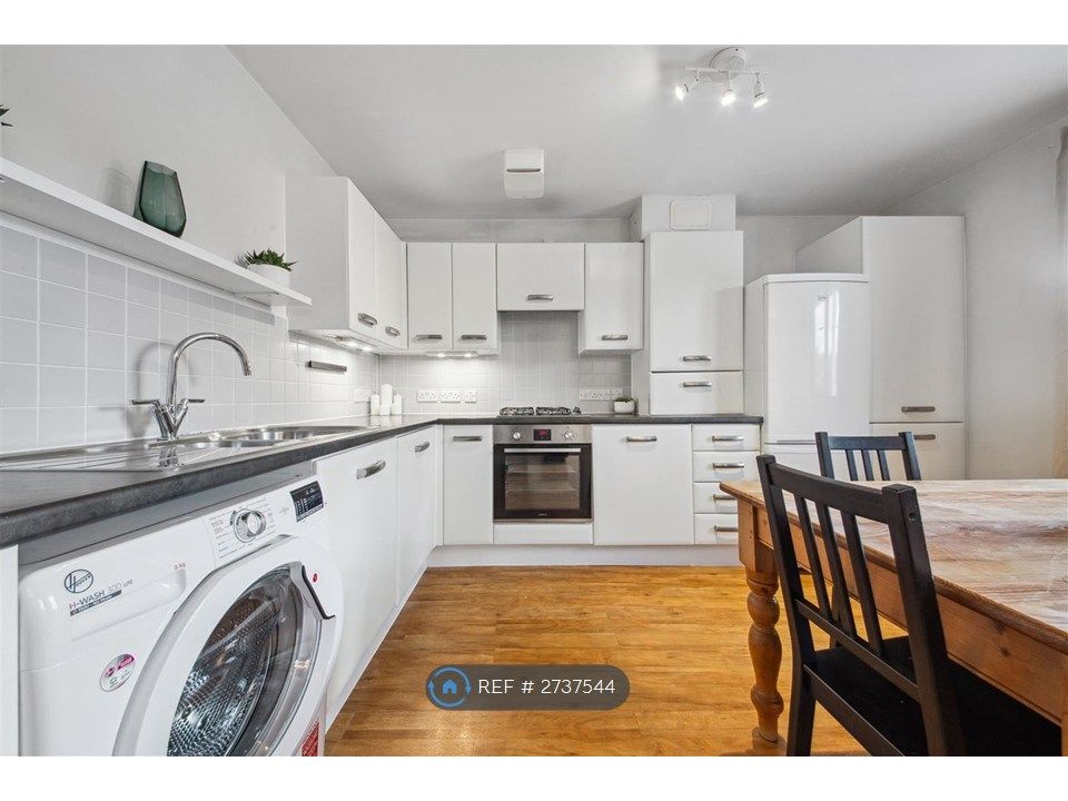 Property photo 2 of 9 Kitchen