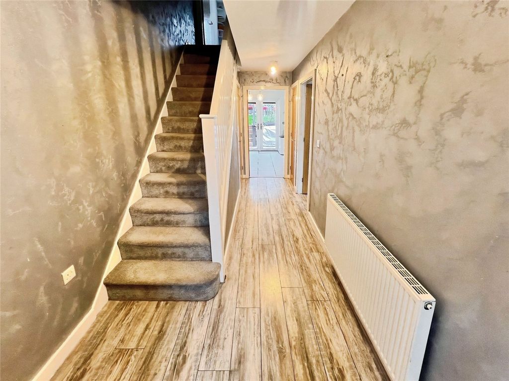 Property photo 2 of 14 Entrance Hall