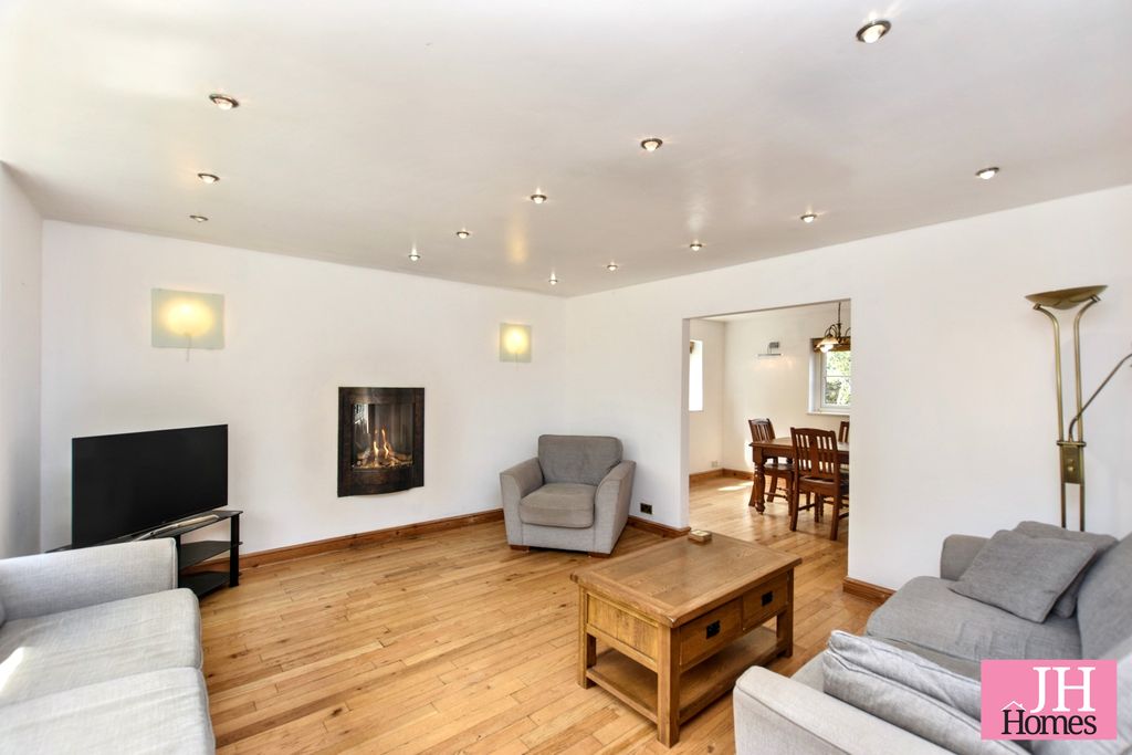 Property photo 2 of 28