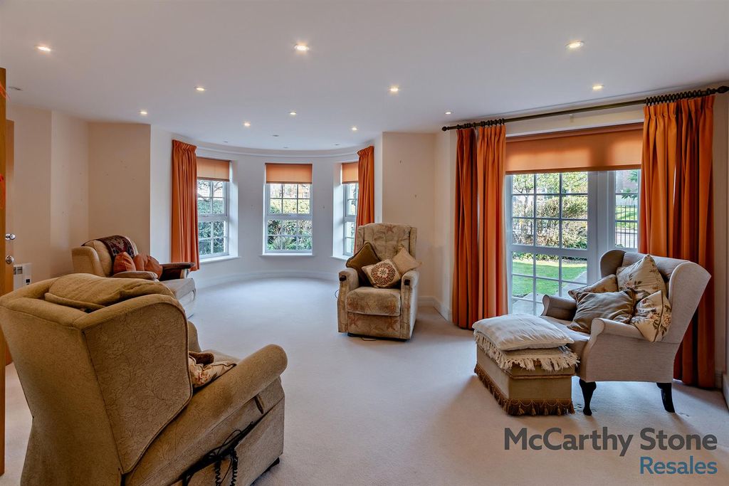 Property photo 2 of 20 8644680-Interior01-800.Jpg