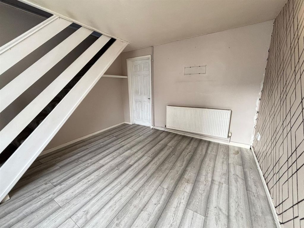 Property photo 3 of 17 High Street Images  (1).Jpeg